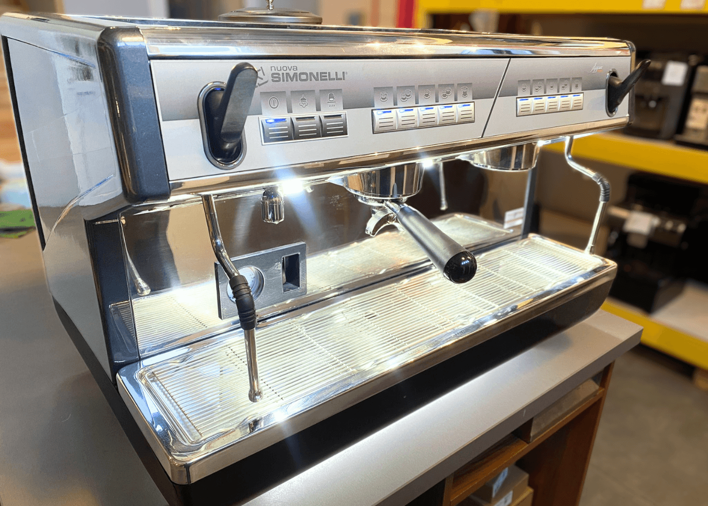 Nuova Simonelli Apia Life 2 grupy Tall Cup - Kolbowy ekspres do kawy - Thumbnail 2