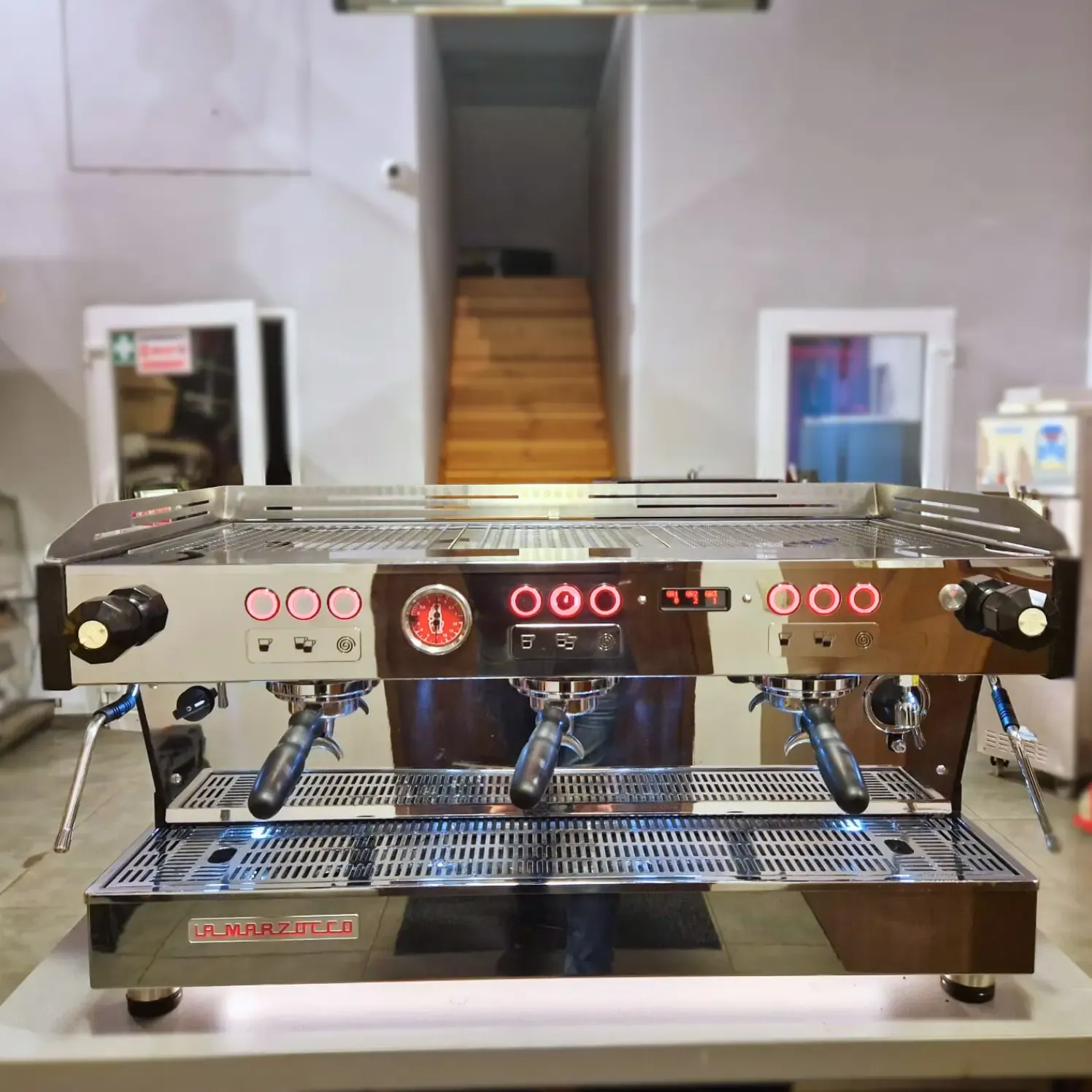 La Marzocco Linea PB 3 grupy – Profesjonalny włoski ekspres kolbowy premium